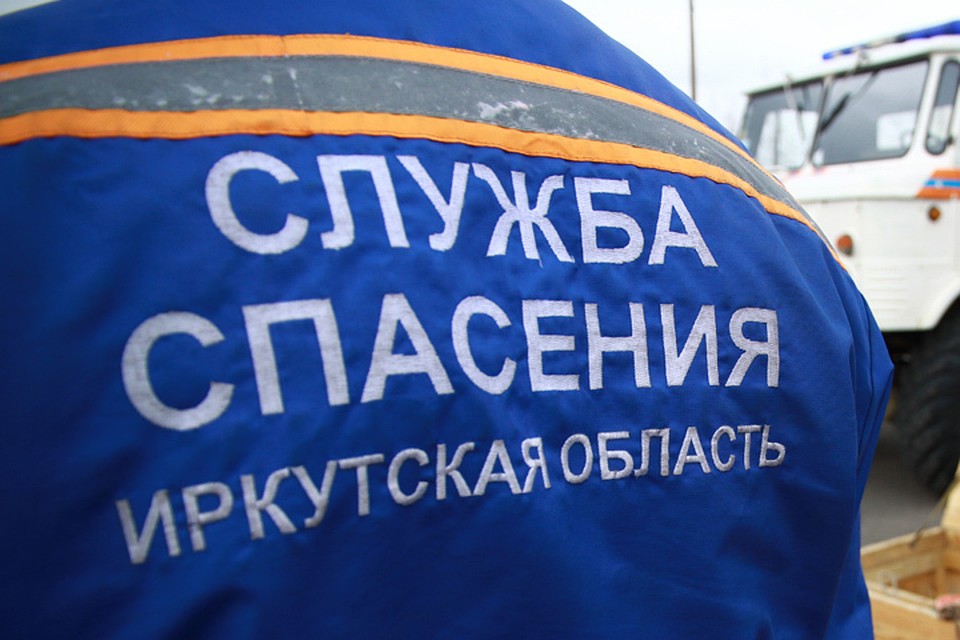 Рыбак провалился под лед Ангары возле иркутской ГЭС.