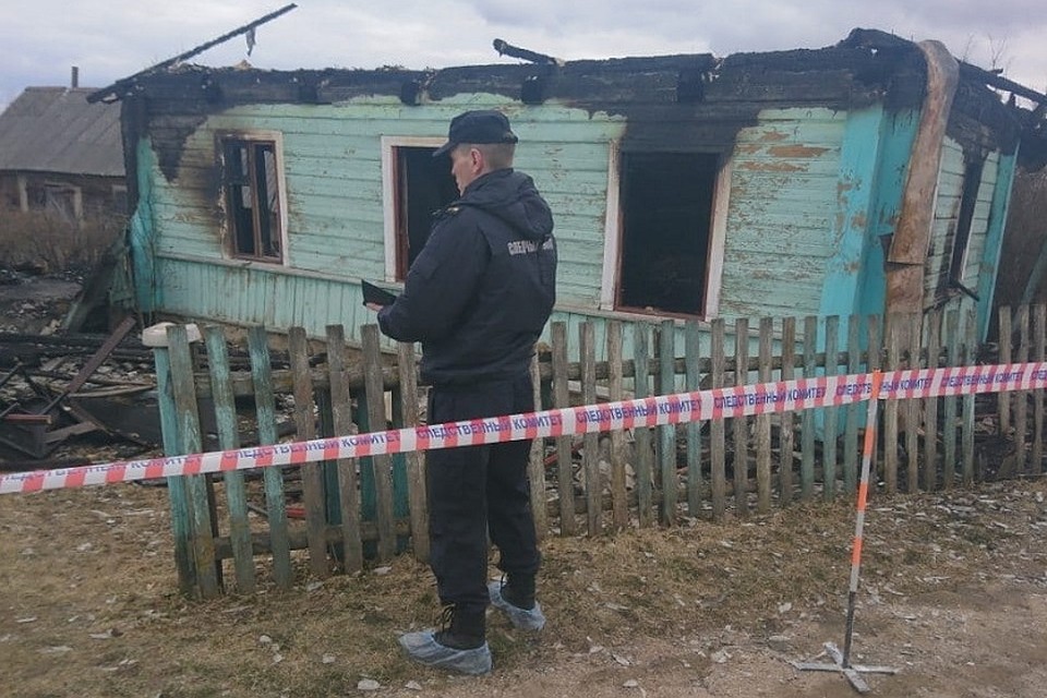 Мужчина убил сельчанина и поджег его дом. Фото: СК