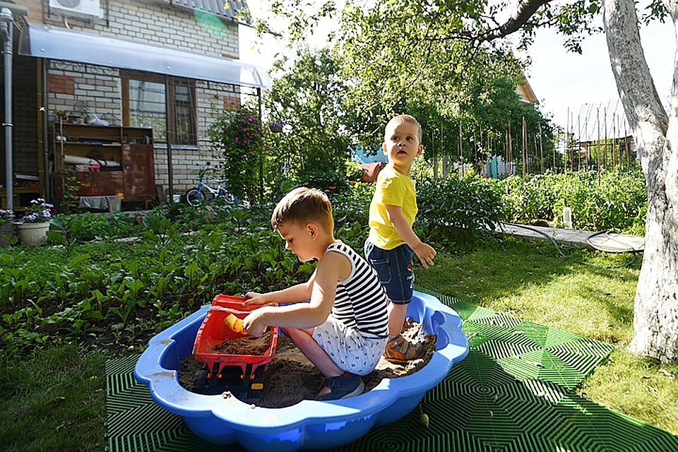 Продать дачу сейчас сложно