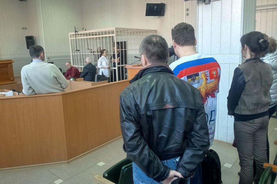 На оглашение приговора пришли соратники осужденных.