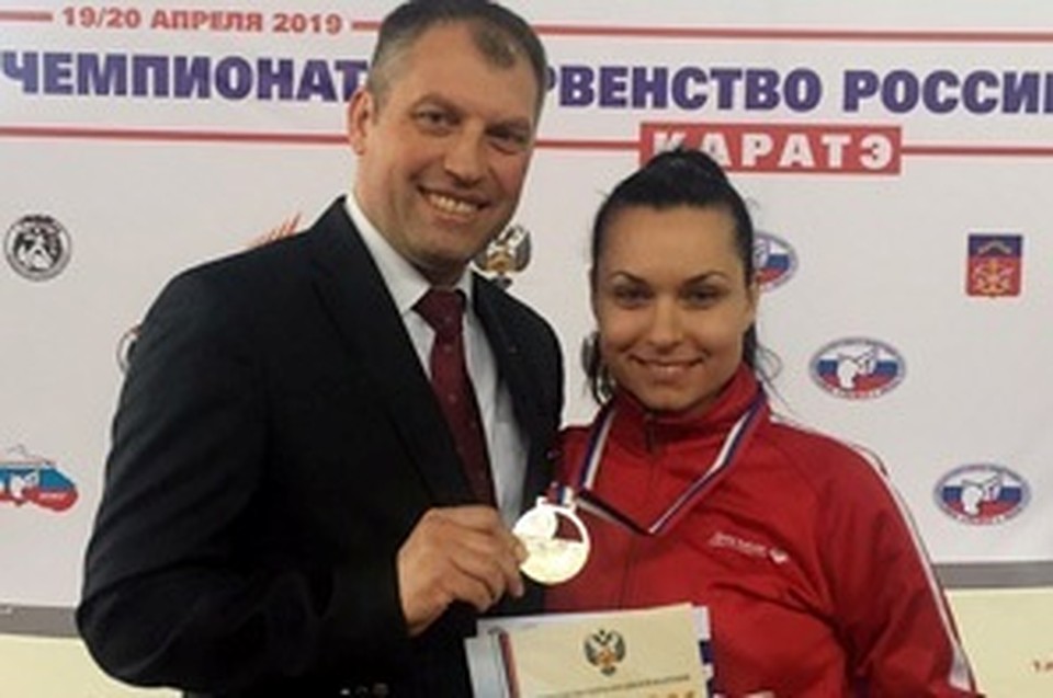 Девушка завоевала серебряную медаль в разделе кумитэ. Фото: Управление физической культуры и спорта Брянской области