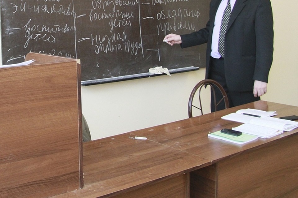 За уроки «мертвым душам» преподаватель техникума в Хабаровском крае сам себе заплатил больше сотни тысяч рублей