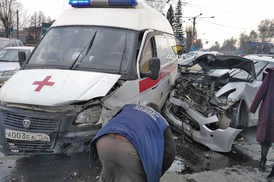 Что стало причиной аварии, предстоит разобраться сотрудникам ГИБДД.
