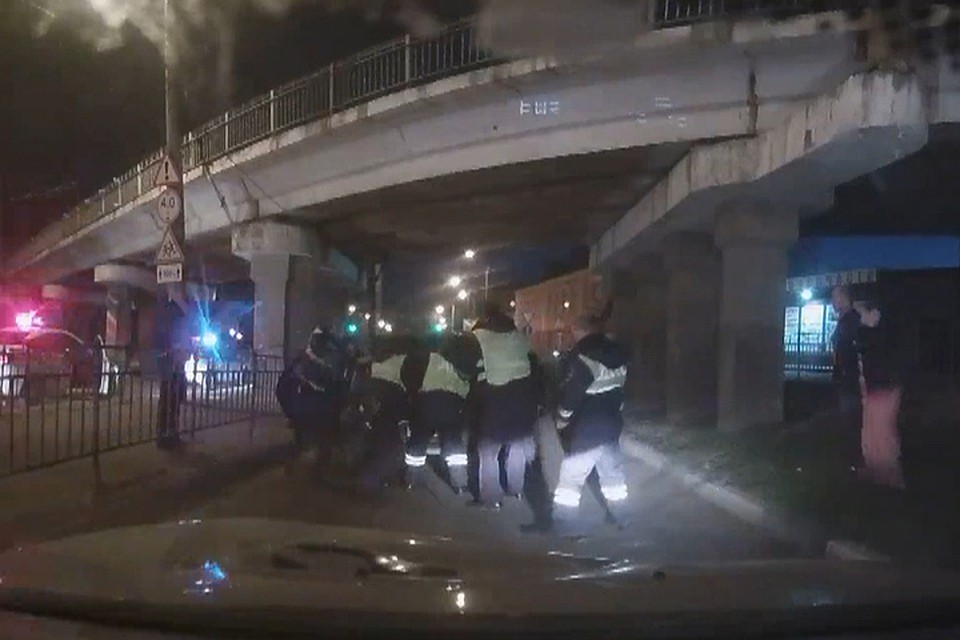 «А где водитель?»: сотрудники ГИБДД поймали нарушителя, спрятавшегося в багажнике после погони в Нижнем Новгороде