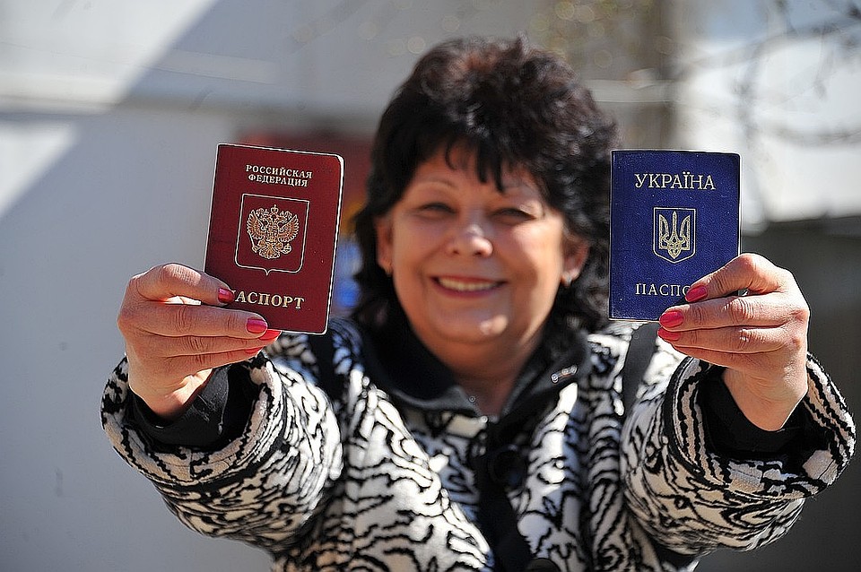 Паспорта РФ дадут жителям Донбасса право на защиту Россией