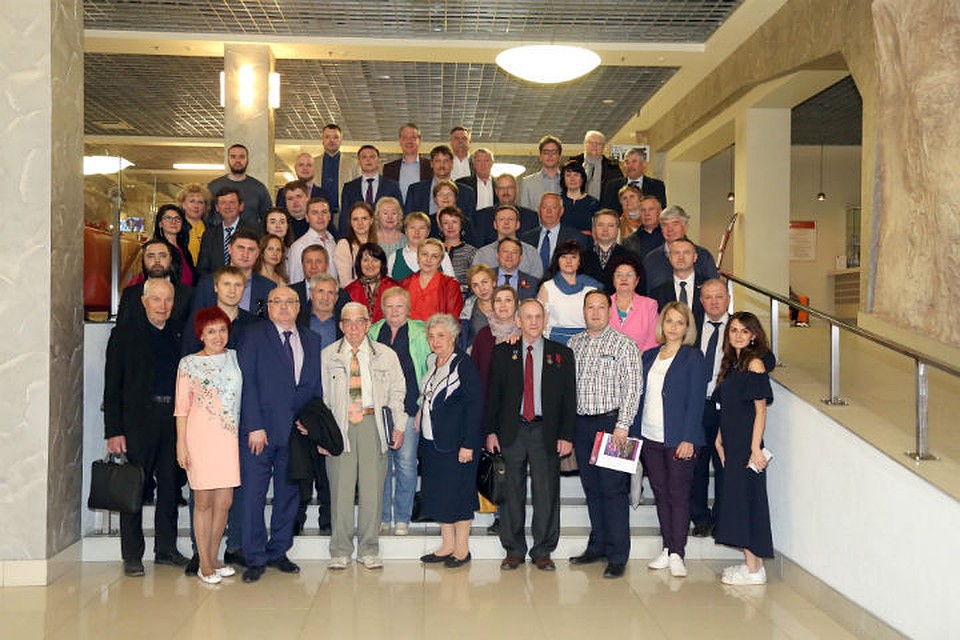 Вот уже несколько лет активисты, чиновники и просто неравнодушные граждане каждый год собираются вместе, чтобы обсудить успехи и планы. Фото: Общественная палата Ленинградской области.
