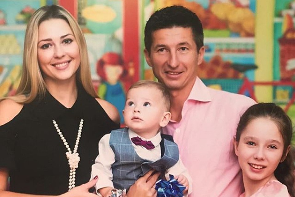 Вера живет с бабушкой и дедушкой, но выходные и праздники проводит с отцом и его новой семьей. Фото: Инстаграм.