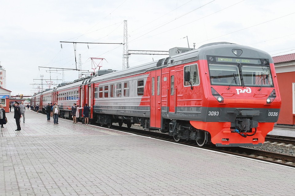 Пригородный поезд