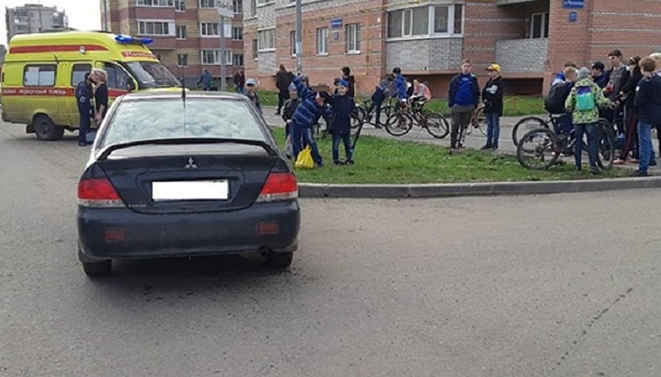 Женщина сбила школьника во дворе дома на улице Фрязиновской.