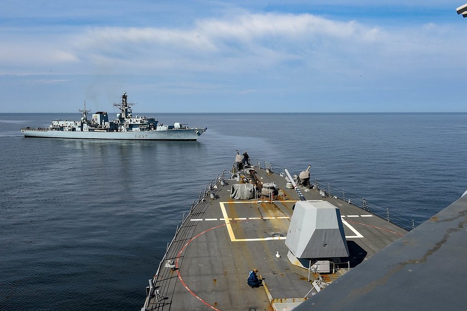 Эсминец военно-морских сил США "Грейвли", завершив трехдневный визит в Ригу, вышел на очередное патрулирование в Балтийское море