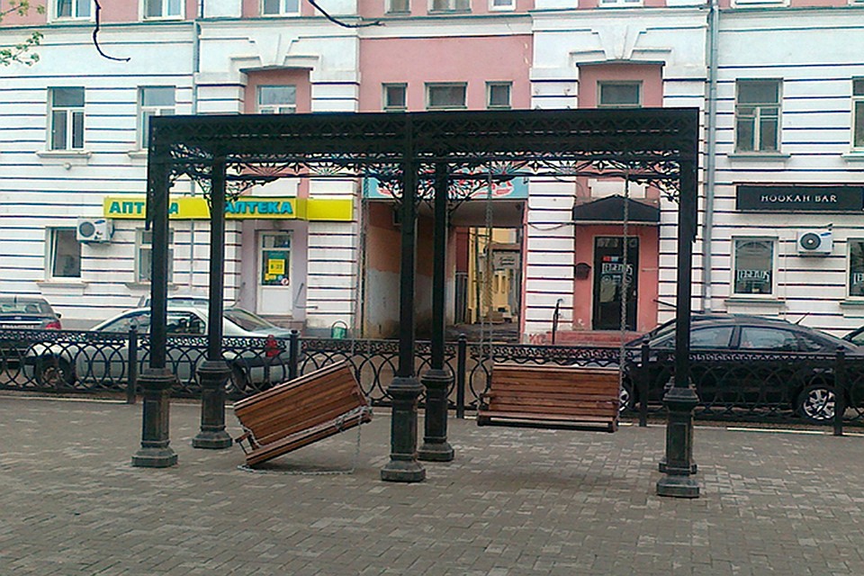 Качели отремонтируют в ближайшее время Фото: Александр Сорокин