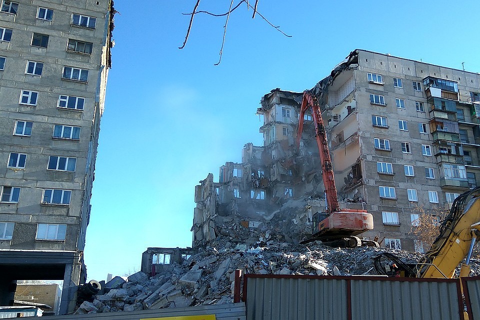 Взрыв прогремел в доме на пр. Карла Маркса, 164 в шесть часов утра 31 декабря.
