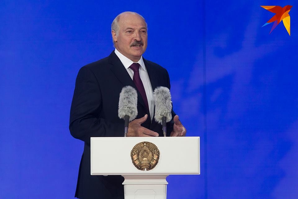 Лукашенко поздравил белорусов с Днем Победы