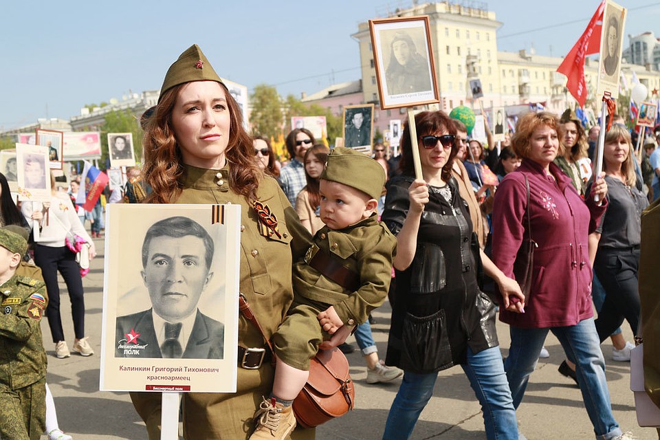Празднование Дня Победы в Барнауле. Фото: Олег УКЛАДОВ