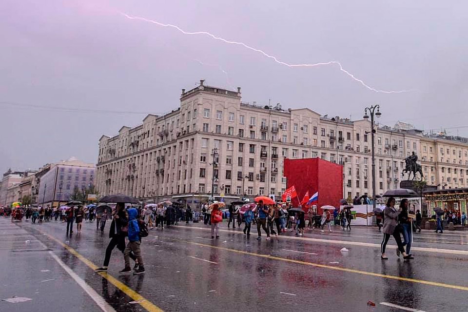 9 мая над Москвой пронеслась весенняя гроза
