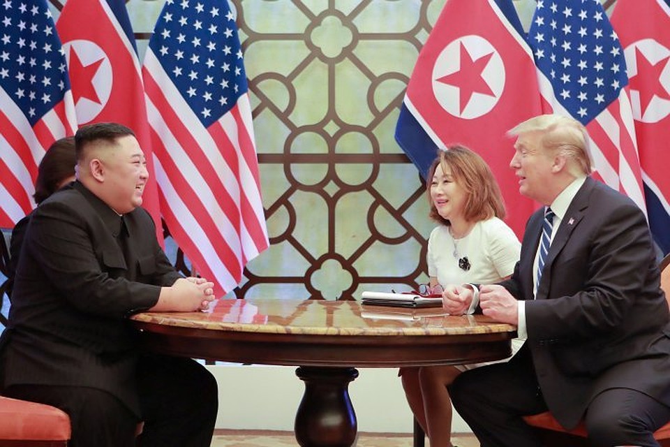 Президент США Дональд Трамп с лидером КНДР Ким Чен Ыном