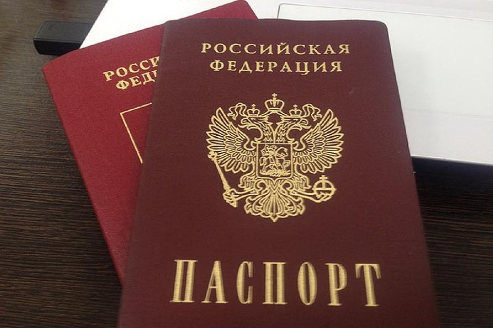 Автоматическое лишение гражданства Украины при получении паспорта России не предусмотрено законом. Фото: 7услуг.рф