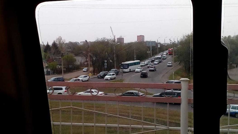 Пробка начнется еще на кольце по Театральной.