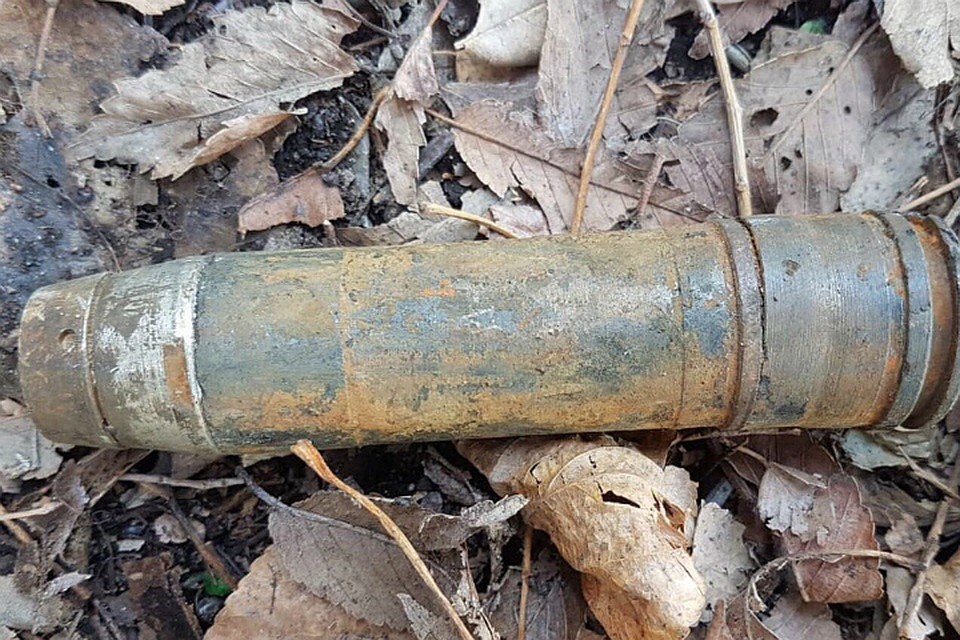 В Хабаровске возле гаражей валялся бесхозный снаряд для гранатомета ФОТО: Управление Росгвардии по Хабаровскому краю.