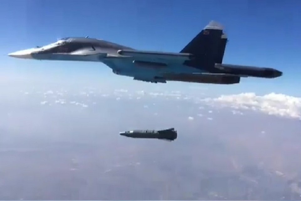 В сети появилось видео сброса мощной бомбы с истребителя Су-34