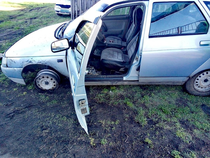 Под Омском поймали пьяного водителя въехавшего в забор техникума