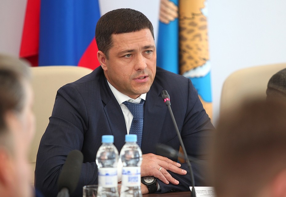 Глава региона в ходе рабочей встречи поблагодарил депутатов от партии «Единая Россия» за конструктивную работу в 2018 году. Фото: АПО