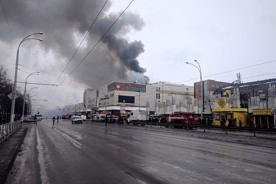Пожар в "Зимней вишне" случился год назад. Следствие продолжается.