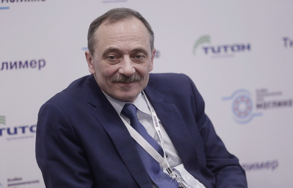 Директор псковского химического завода «Титан-Полимер» Герман Петрушко развеял опасения жителей Эстонии. Фото: ПАИ