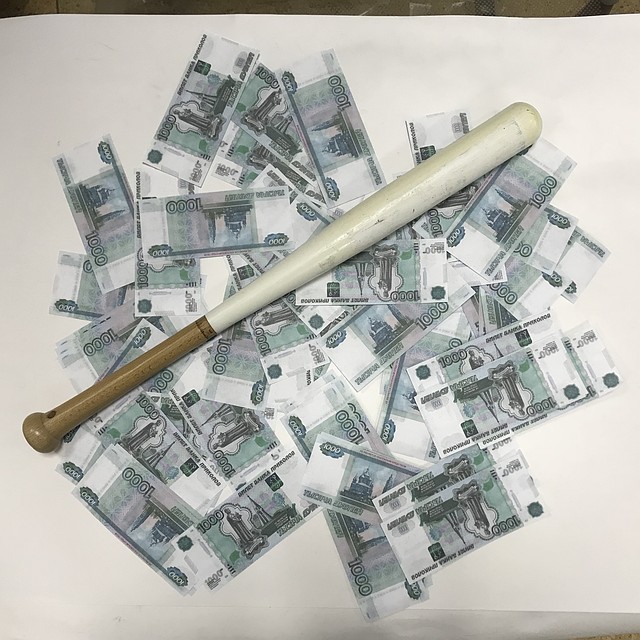 Омич наказал московских коллекторов за частые сообщения