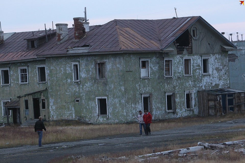 В Омской области снесли 21 аварийный дом.