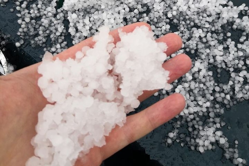 Град в этот раз был довольно крупный.