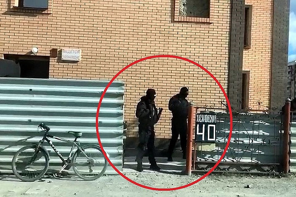 Силовики возле дома адвентистов.