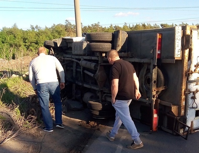 "Газель" перевернулась на бок