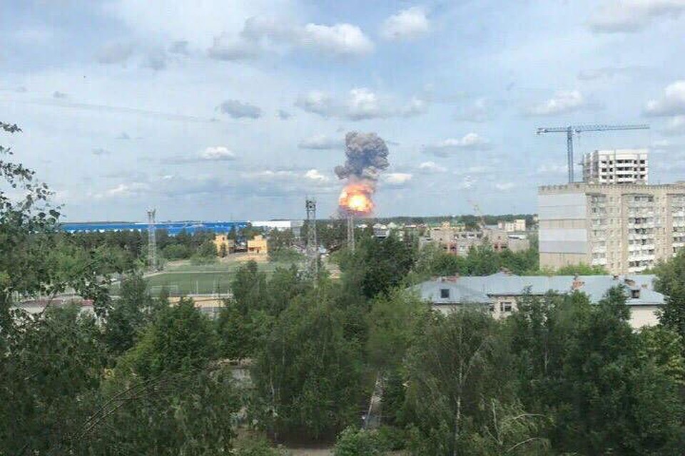 Взрыв на заводе по производству тротила стал центром внимания хайпожоров. Фото очевидцев