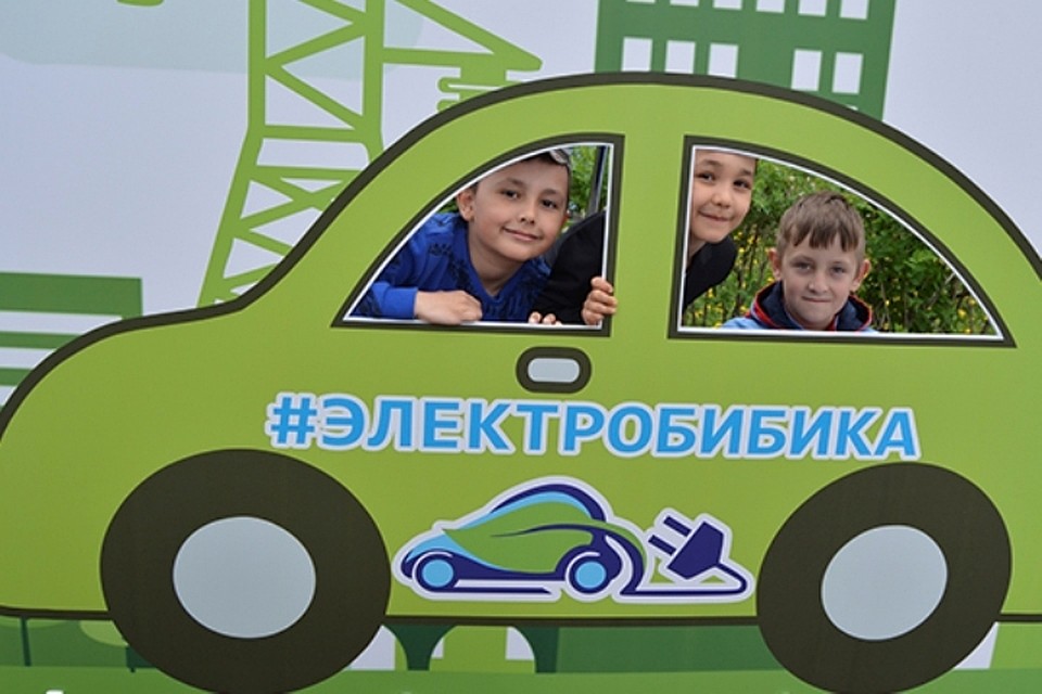 На «электробибике» в страну «Безопасного электричества» Фото: Александра ЧЕРНИГОВА
