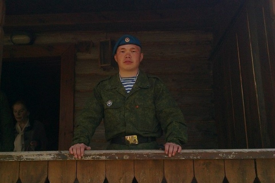 На Ямале сварщик спас из огня двух старушек и девочку, запрыгнув в ковш экскаватора