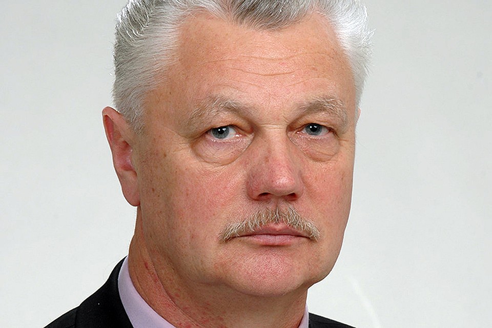 Дайнис Турлайс. 68-летний политик служил в Советской Армии, окончил Военную академию имени Фрунзе, прошёл Афганистан