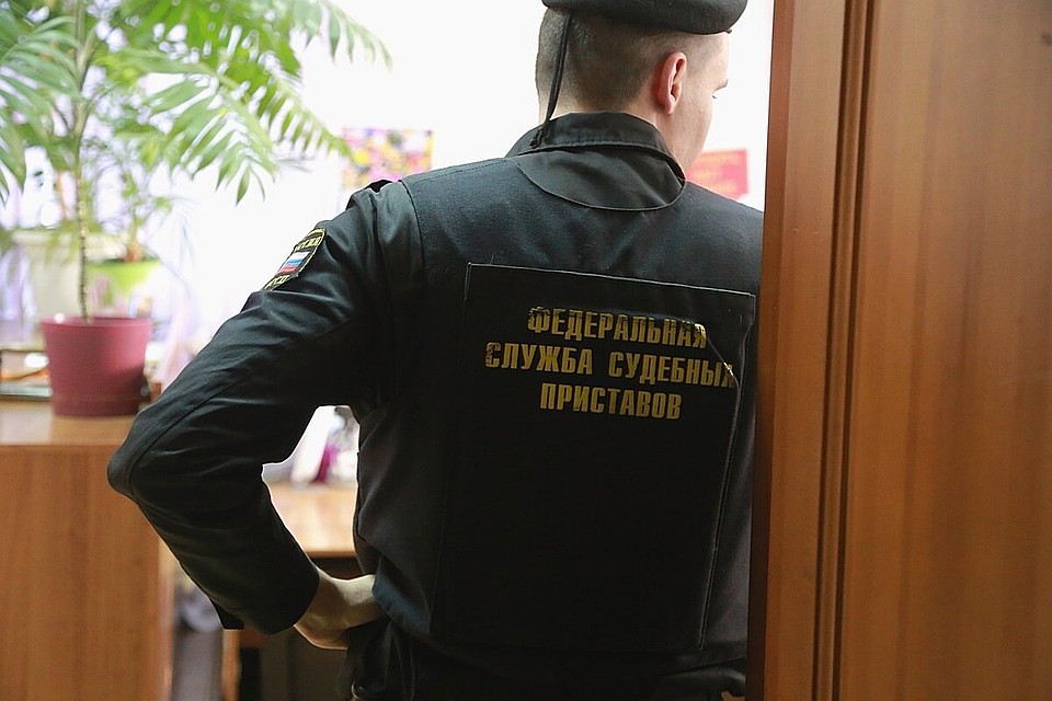 Приставы помогли пациентке получить деньги с врачей, которые лечили ее неправильно.