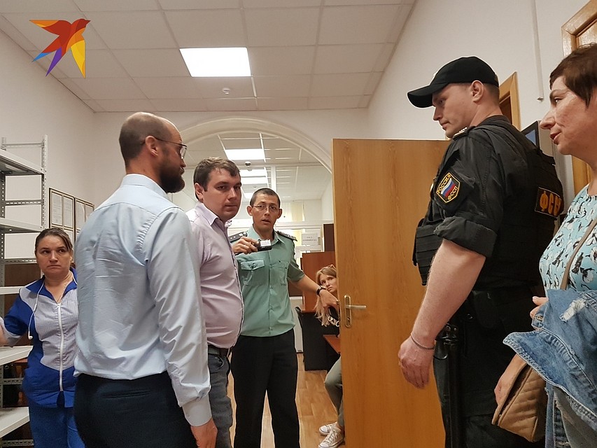 Игоря Ковалева ввели в зал для судебных заседаний без наручников.