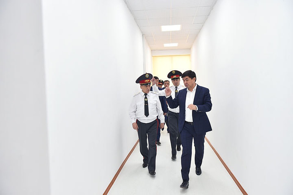 Премьер напомнил, что от качественной работы милиции зависит доверие общества к власти, стабильность в стране, спокойствие людей и их уверенность в завтрашнем дне.