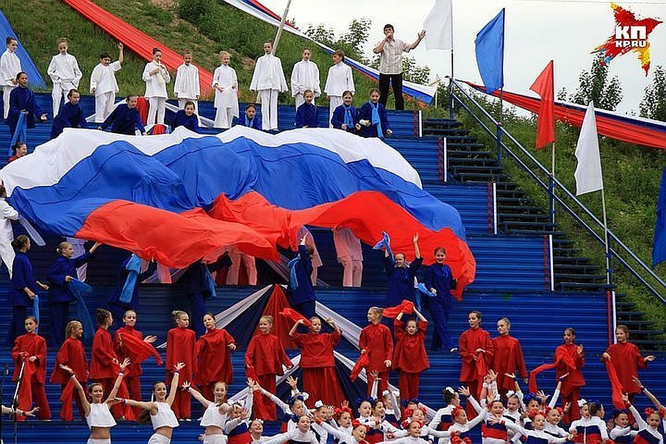 Празднование Дня России на площади Сахарова