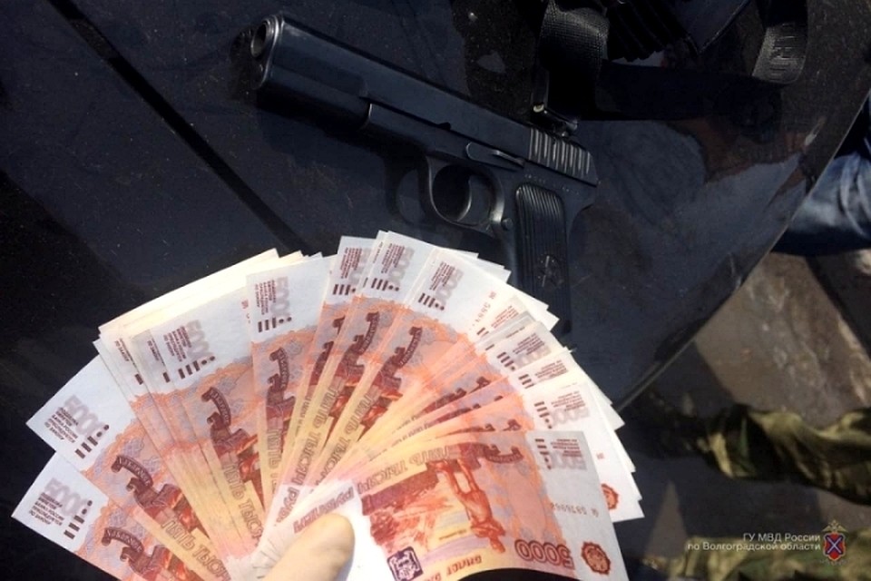 Мужчину задержали при передачи денег.