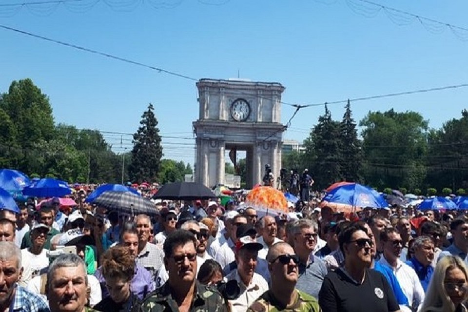 Молдову сотрясают политические катаклизмы.