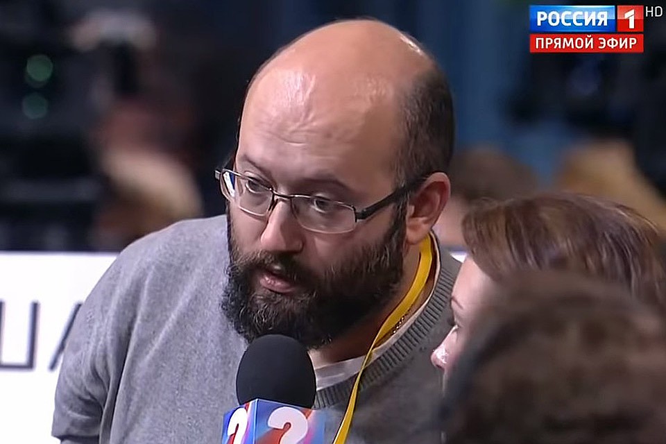 Журналист Илья Азар.