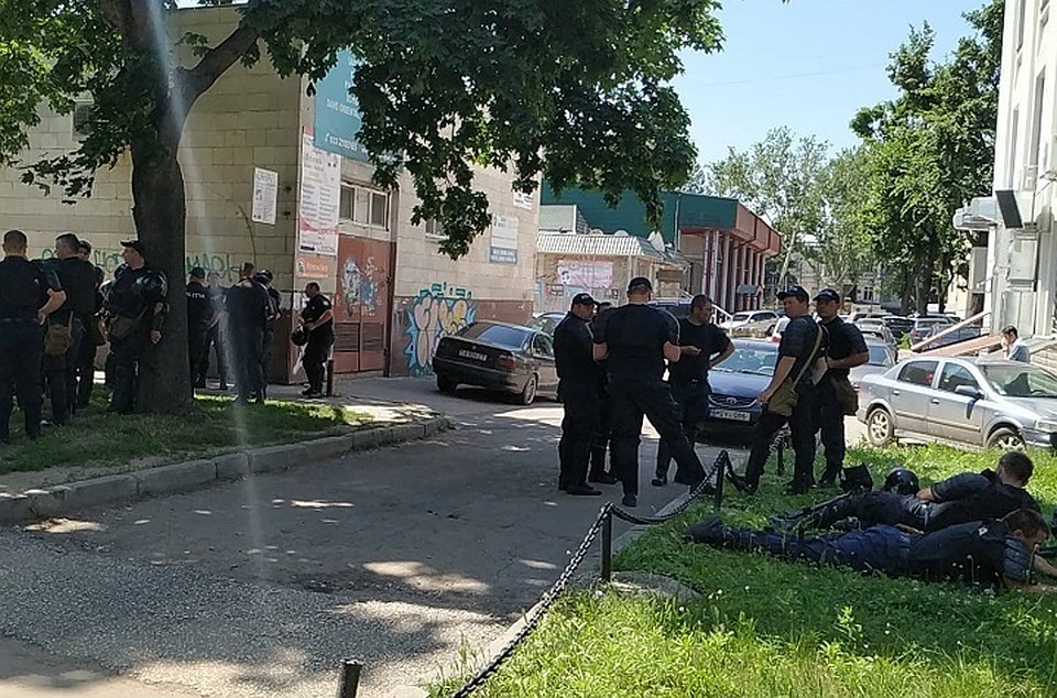 Что мешает полиции перейти на сторону народа?