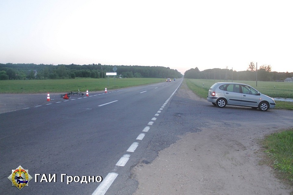 Женщина въезжала на главную дорогу и сбила велосипедиста с малолетней пассажиркой. Фото: ГАИ Гродно.