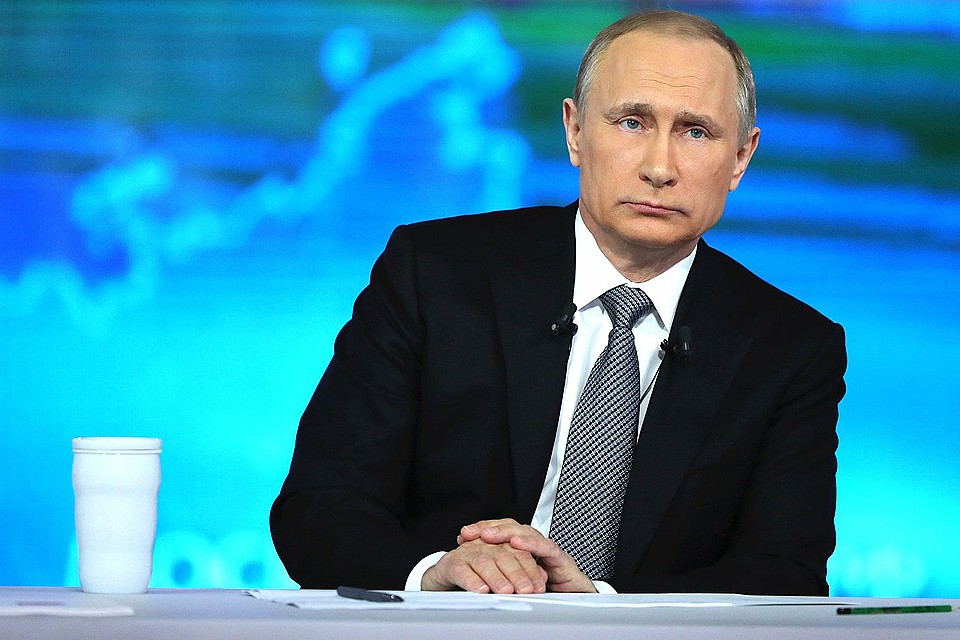 Президент России Владимир Путин проводит прямую линию с населением страны