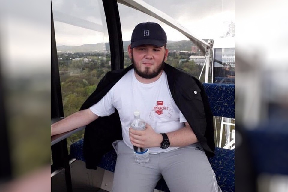 Аслан сам купил билет и покинул республику