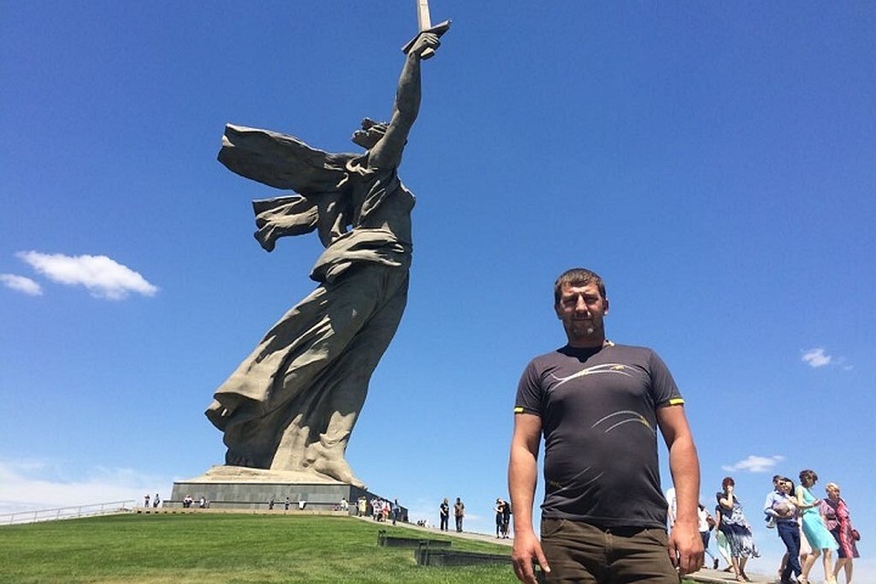 Андрей Елашев проявляет героизм в подобной ситуации не первый раз - однажды он спас из воды родственника