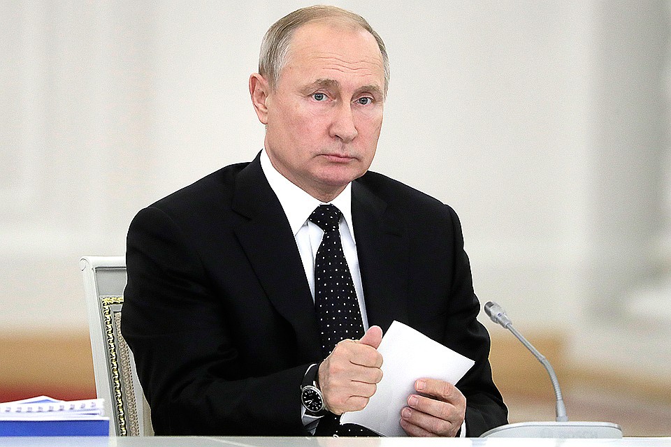 Президент РФ Владимир Путин на заседании Госсовета РФ по вопросу развития сети автомобильных дорог в РФ и обеспечения безопасности дорожного движения. Фото Михаил Метцель/ТАСС